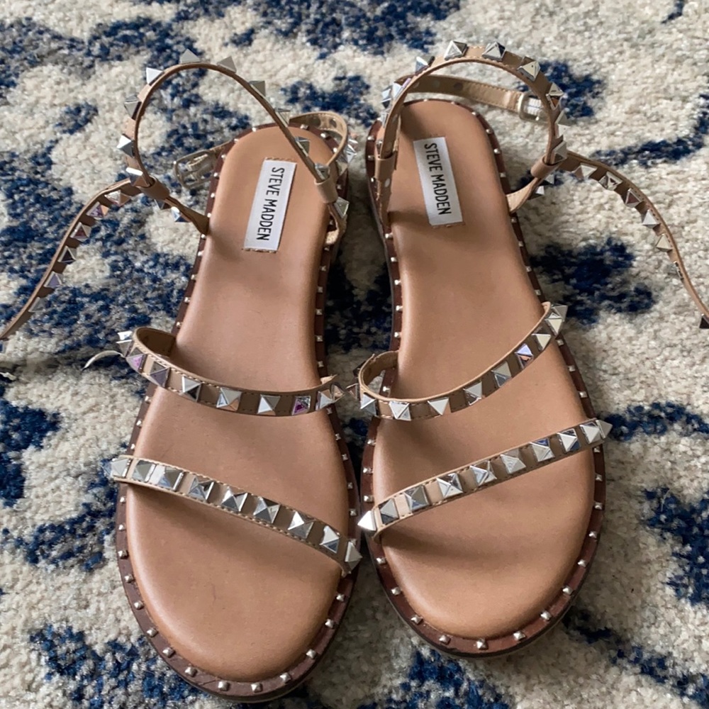 Women’s size 9.5. Steve Madden sandals.